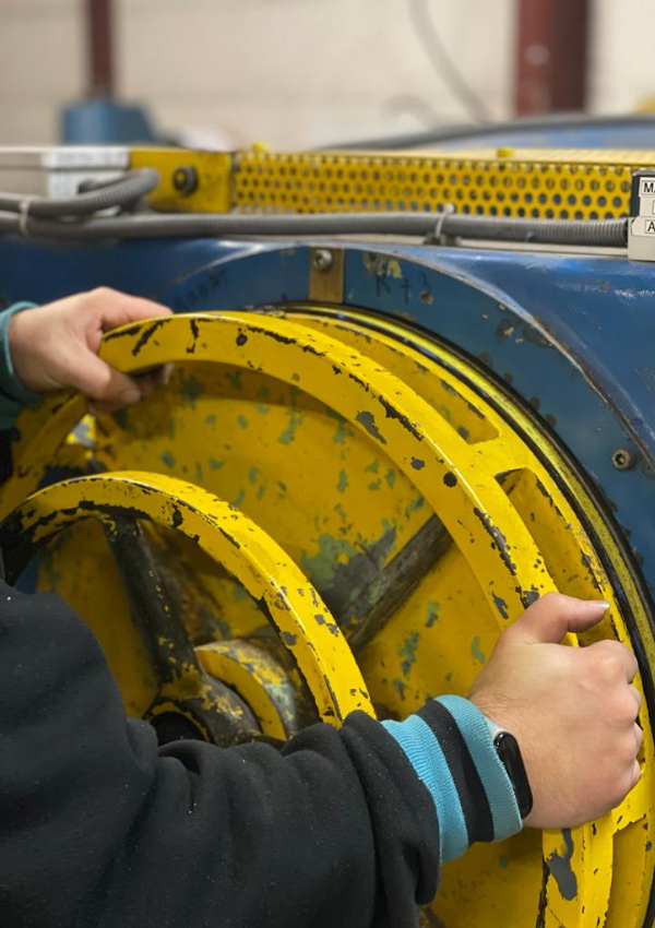 machine présente dans l'usine de carton